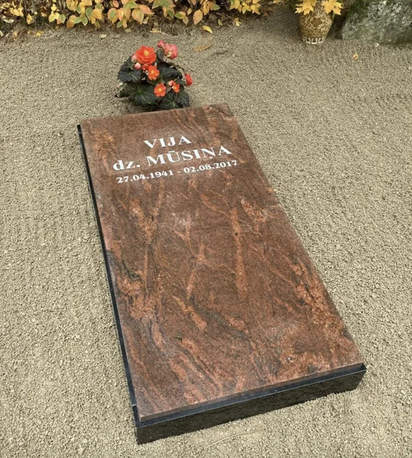 Granīta slēgtā kapu apmale