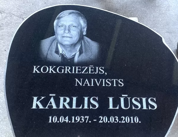 Kapu piemineklis ar portretu