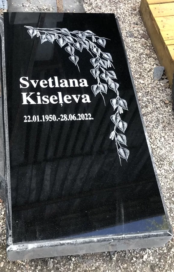 Granīta slēgtā kapu apmale