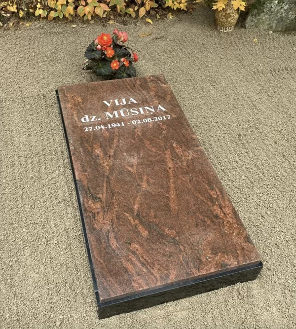 Granīta slēgtā kapu apmale