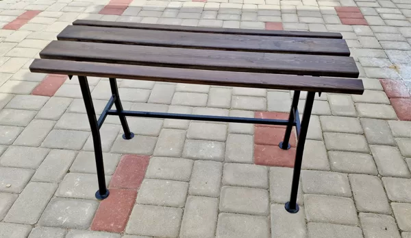 Koka soliņi ar dzelzs kājām